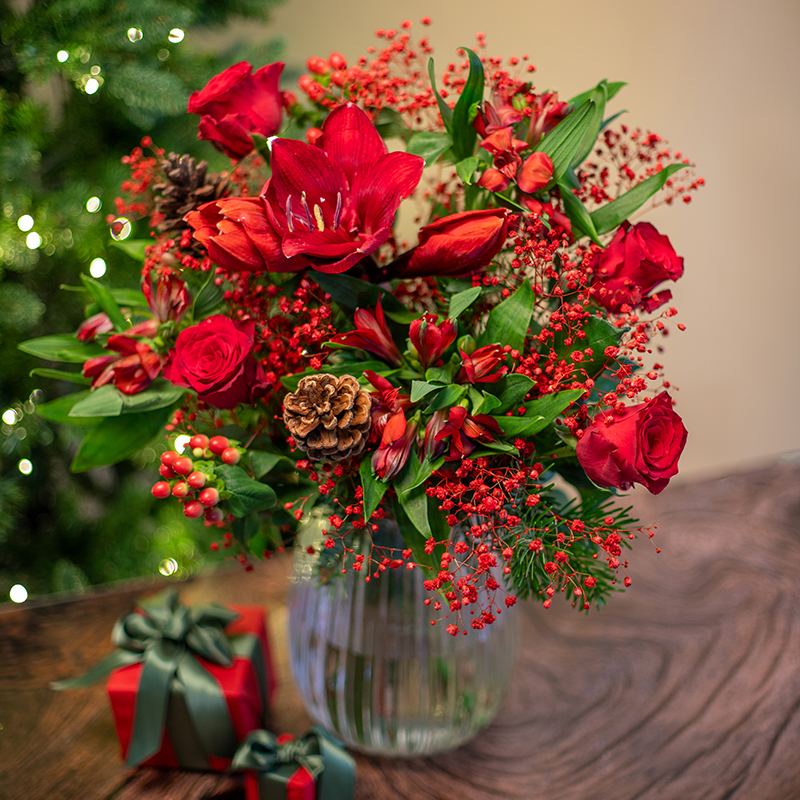Roter Winterstrauß mit Amaryllis