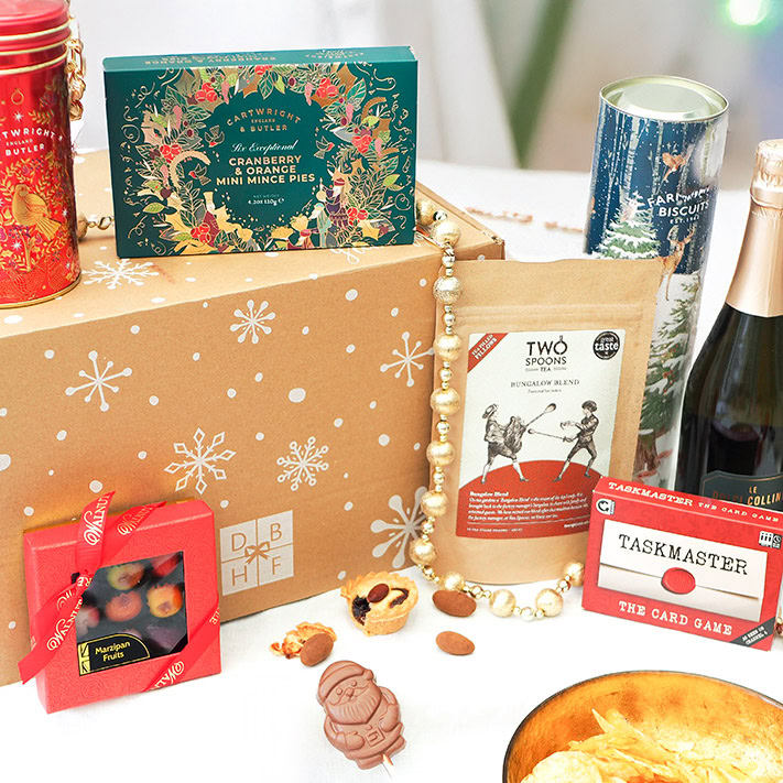 CREATE A CHRISTMAS FOOD AND DRINK HAMPER