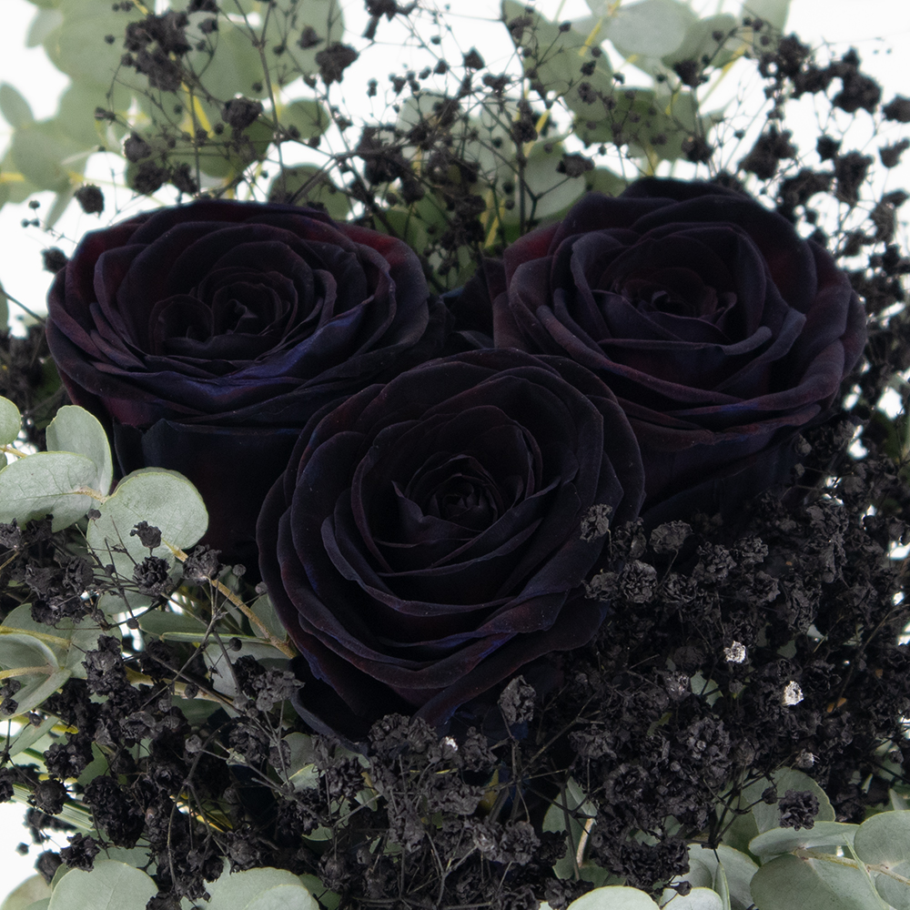 Schwarzer Blumenstrauß mit Rosen