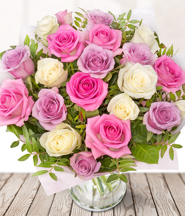 Pink & Cream Roses | Eflorist.co.uk