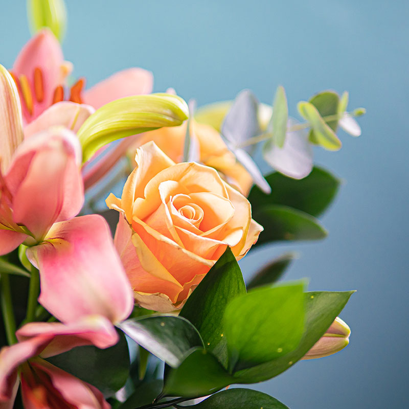 Lilies & Roses Flower Bouquet | Euroflorist Flower Delivery